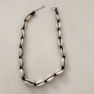VSCO cowrie shell necklace/choker💋